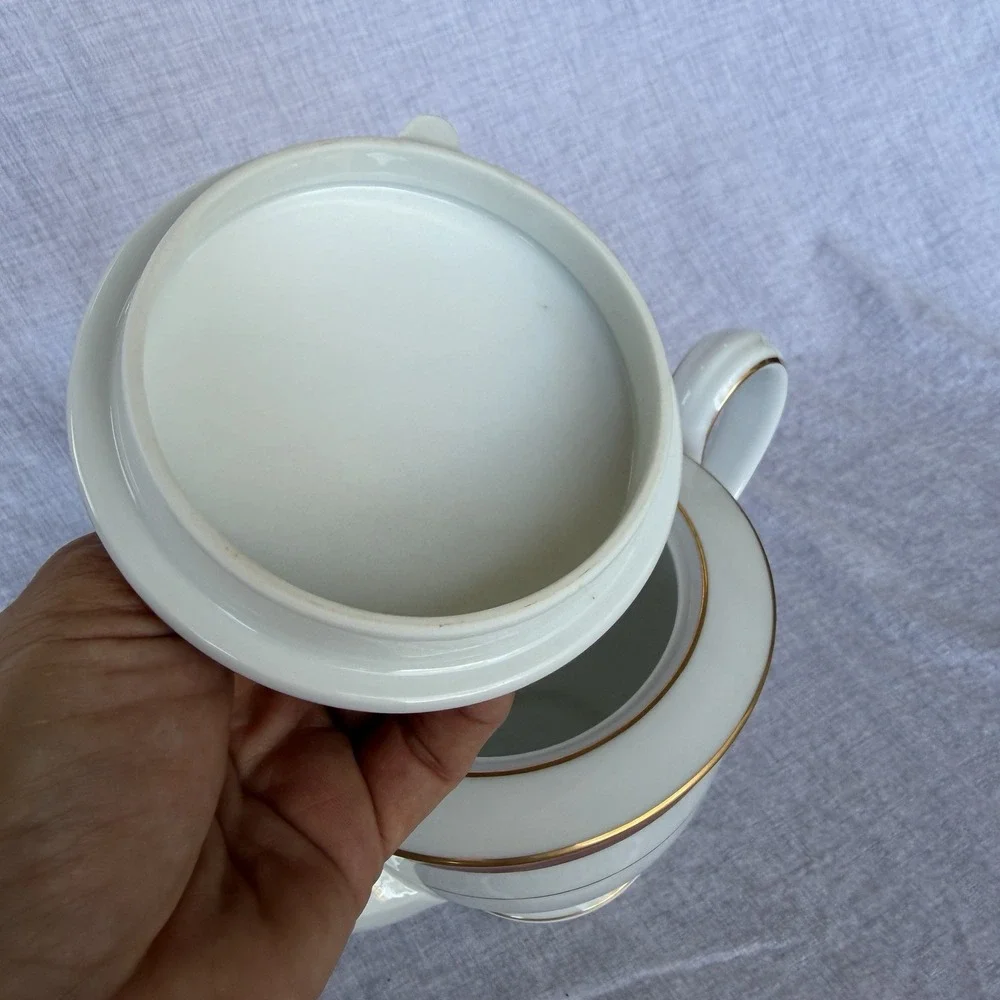 MINT! Noritake Goldhill 6613 Teapot with Lid Vintage Fine Porcelain Maroon Gold
